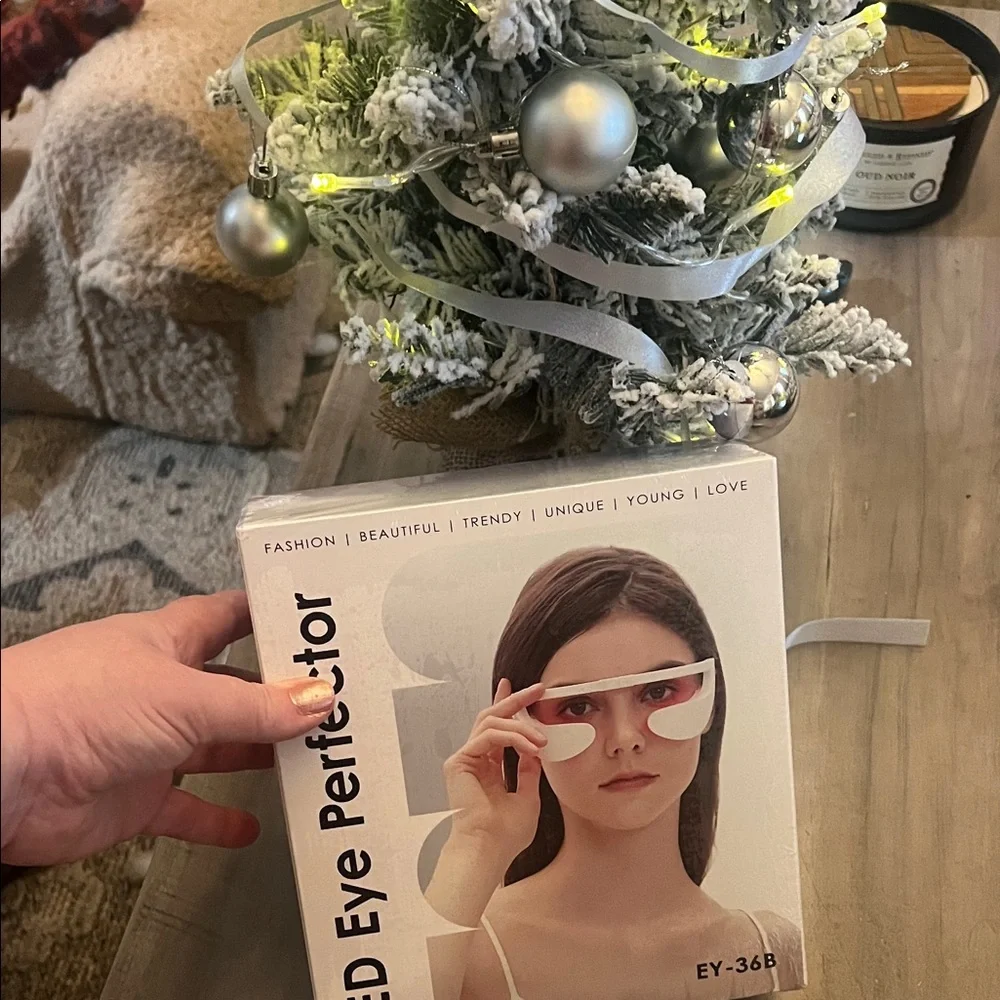 LED Eye Perfector by - White